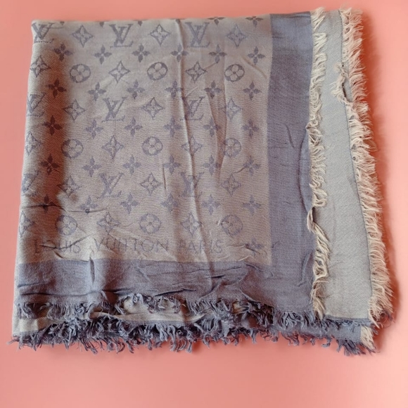 Louis Vuitton Scarf - Picture 5 of 6